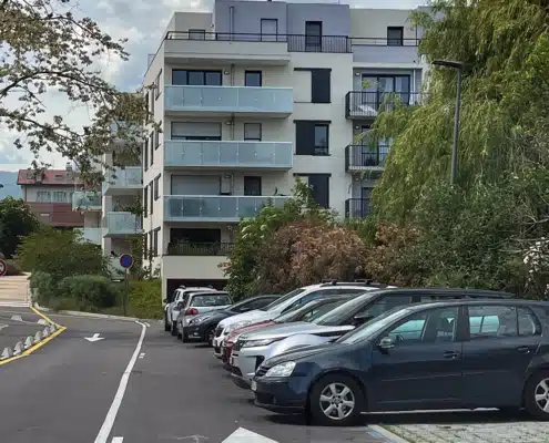Immeubles et voitures à Ferney-Voltaire